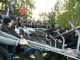Снос секции забора в ходе акции протеста в Екатеринбурге. Фото: 66.ru