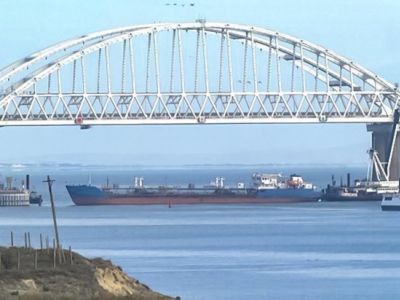 Российский танкер NEYMA блокирует проход кораблей через Керченский пролив, ноябрь 2018 г. Фото: Керчь.Инфо