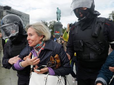 Массовые задержания на Пушкинской площади 3 августа. Pavel Golovkin / AP