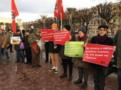 Митинг против повышения проезда в Петербурге.   Фото: @paperpaper