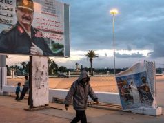 Рекламный щит с изображением Халифы Хифтера, командующего Ливийской национальной армией, в центре города Бенгази в январе. Фото: Ivor Prickett / The New York Times